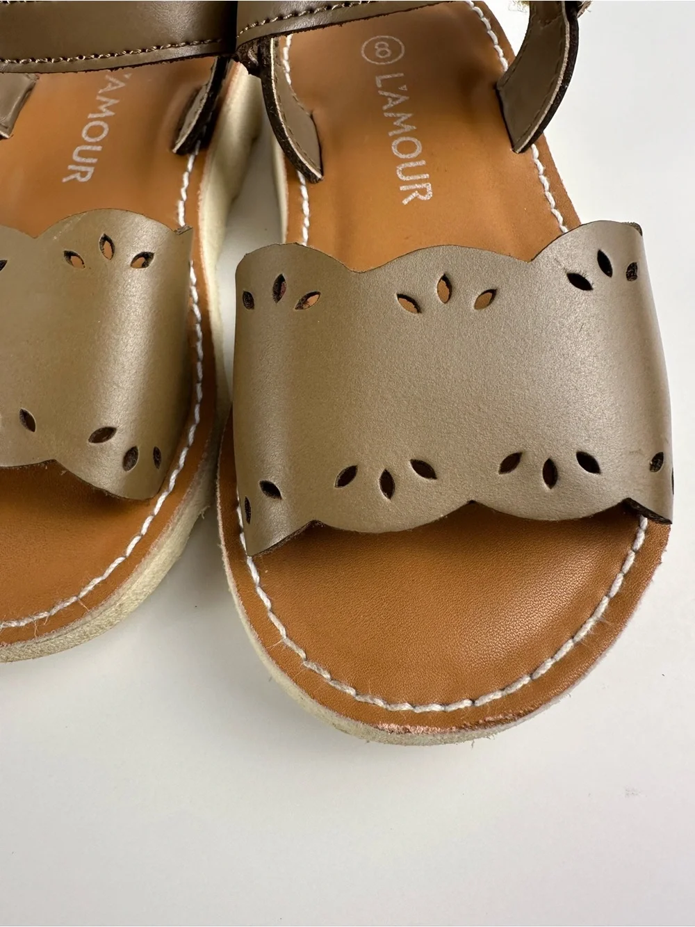 L’Amour Girls Taupe Sandals Size 8 – Scalloped Cutout Detail